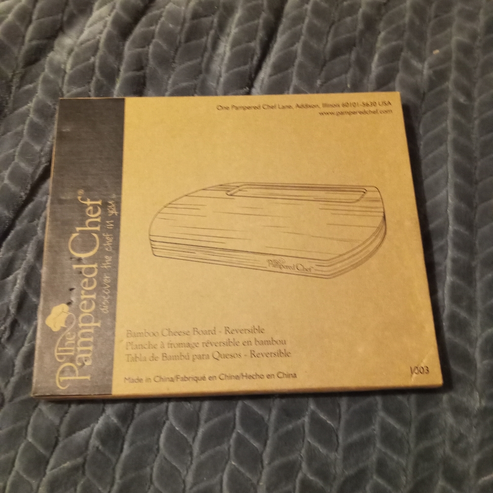 Pampered Chef Bamboo Cheese Board - Reversible New